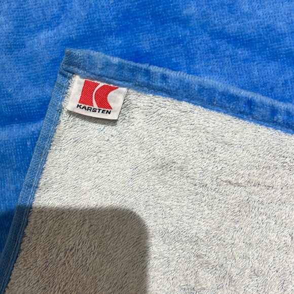 Disney Minnie Mouse Beach Towel approx 33” x 63.5 inches,100% cotton, NWOT - Picture 2 of 3